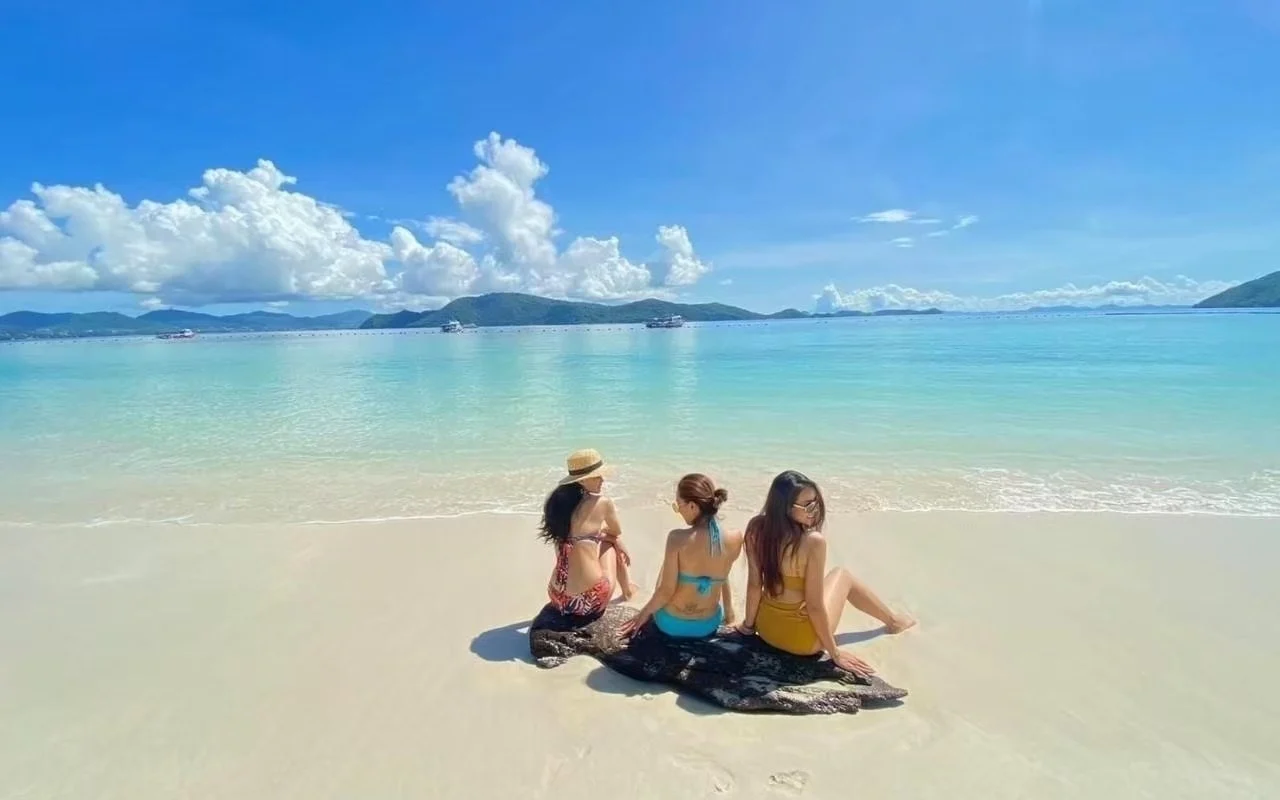 AS TOUR slider image 3