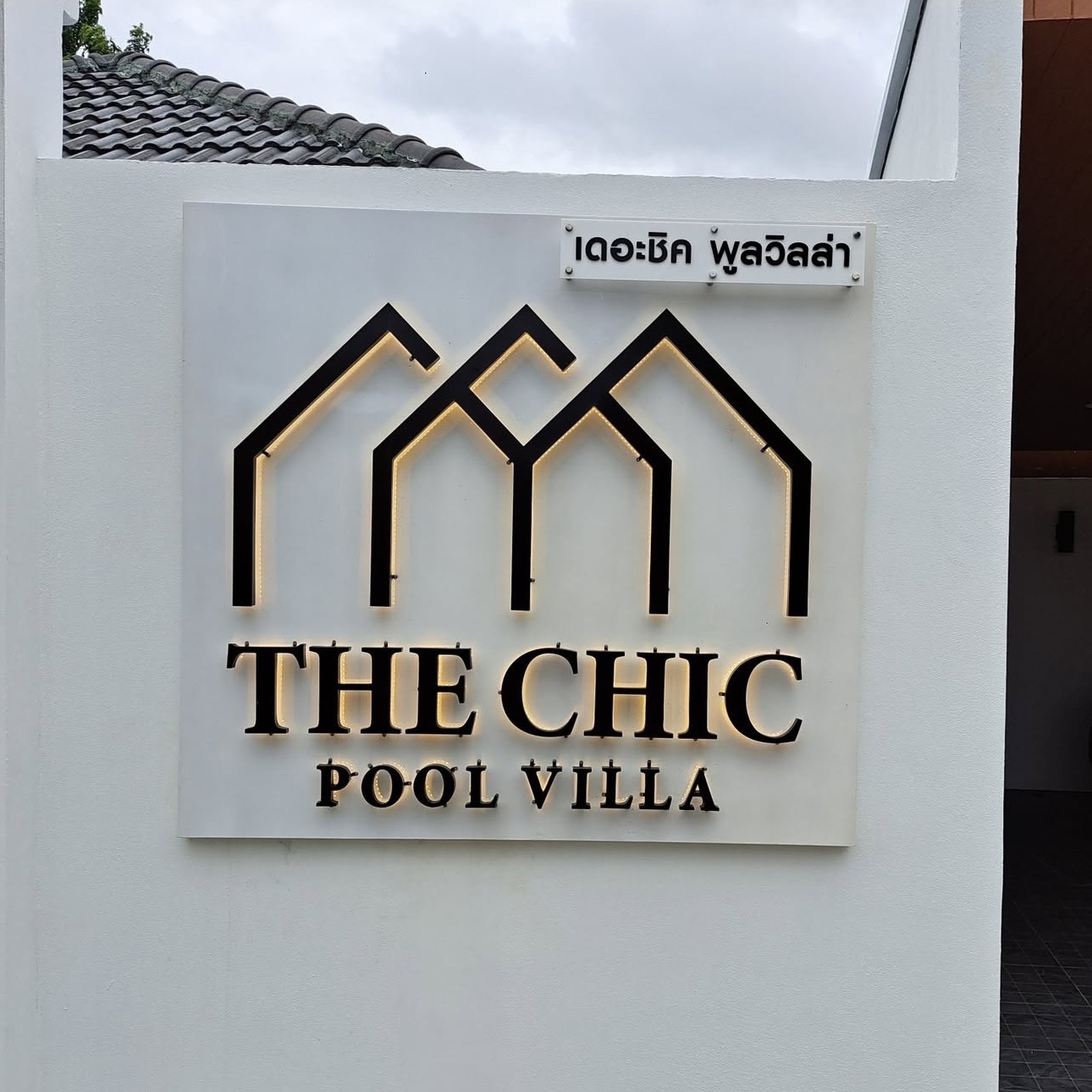 The Chic Pool Villa logo